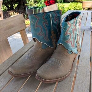 NEW Women’s Leather Twisted X Boots Size 8 Teal Booties